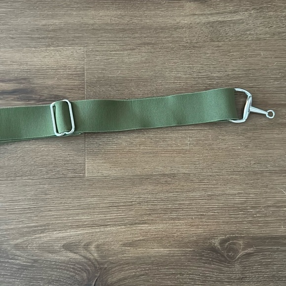 🐴 NWOT Woman's Green Elastic Snaffle Bit Belt - Adjustable. One size 🐴 - Picture 4 of 4